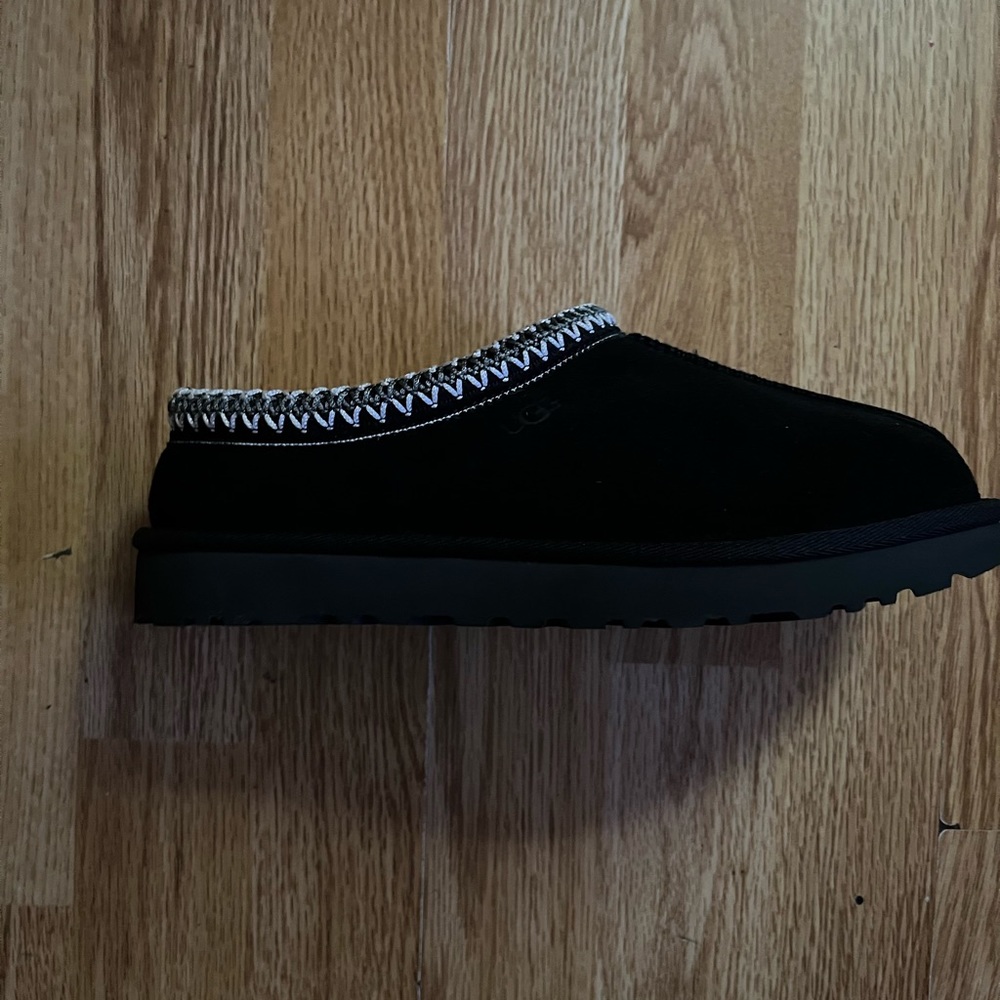 Women’s Ugg Tasman Slippers, Brand New, SIZE 8W, DAMAGED BOX